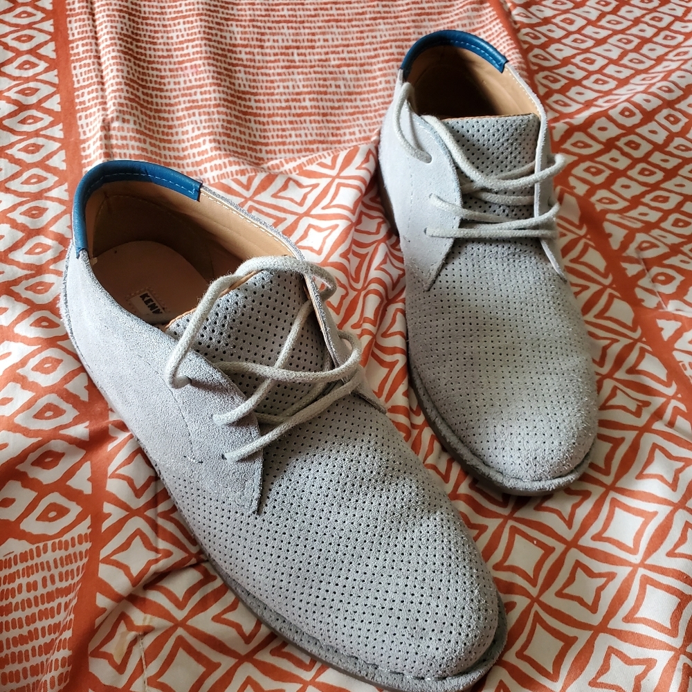 Boys Kenneth Cole New York size 4.